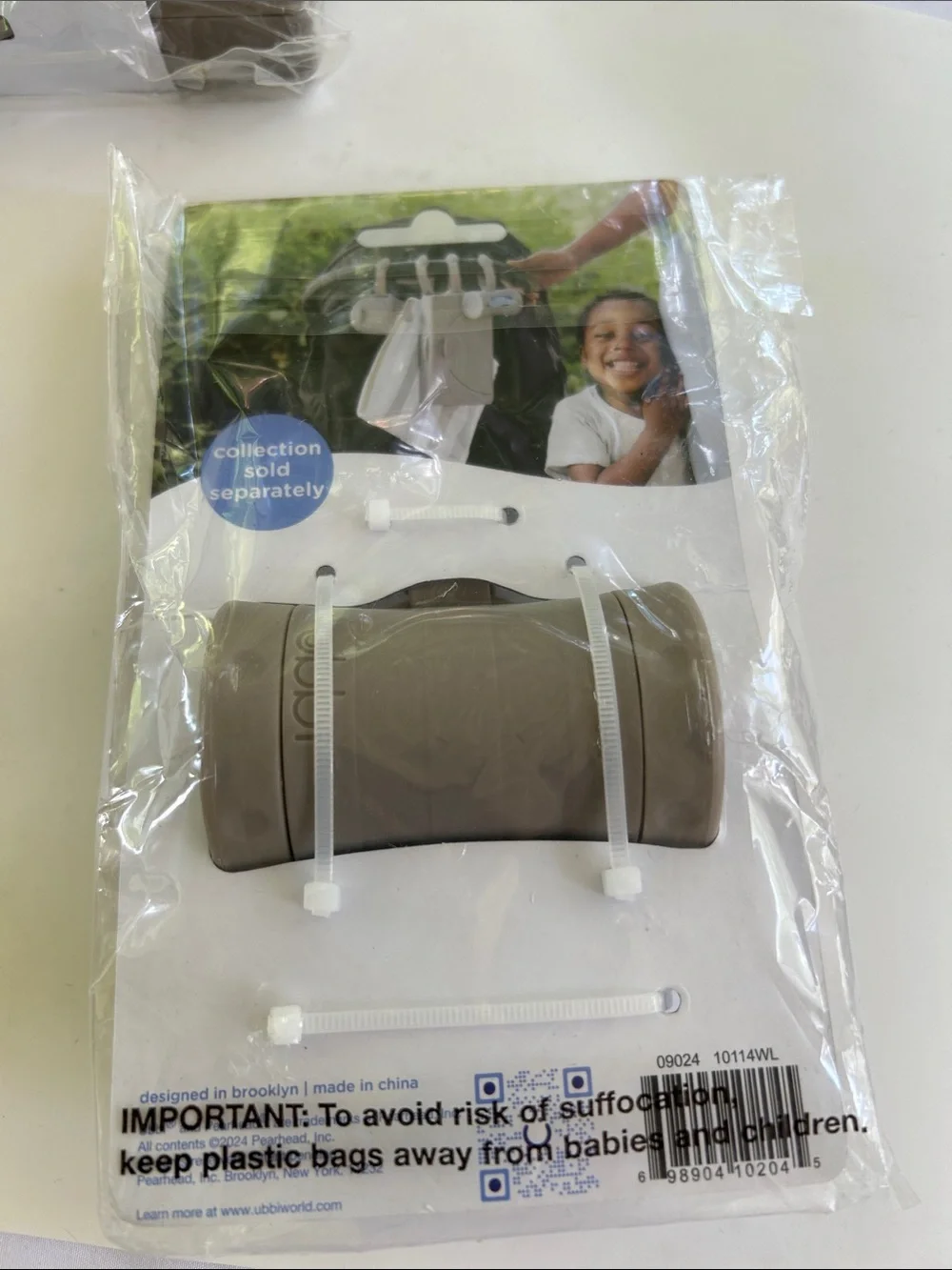 Ubbi On-The-Go Wipes Dispenser and Retractable Bag Dispenser NWT